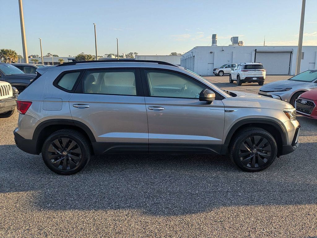 Used 2024 Volkswagen Taos S FWD image 2