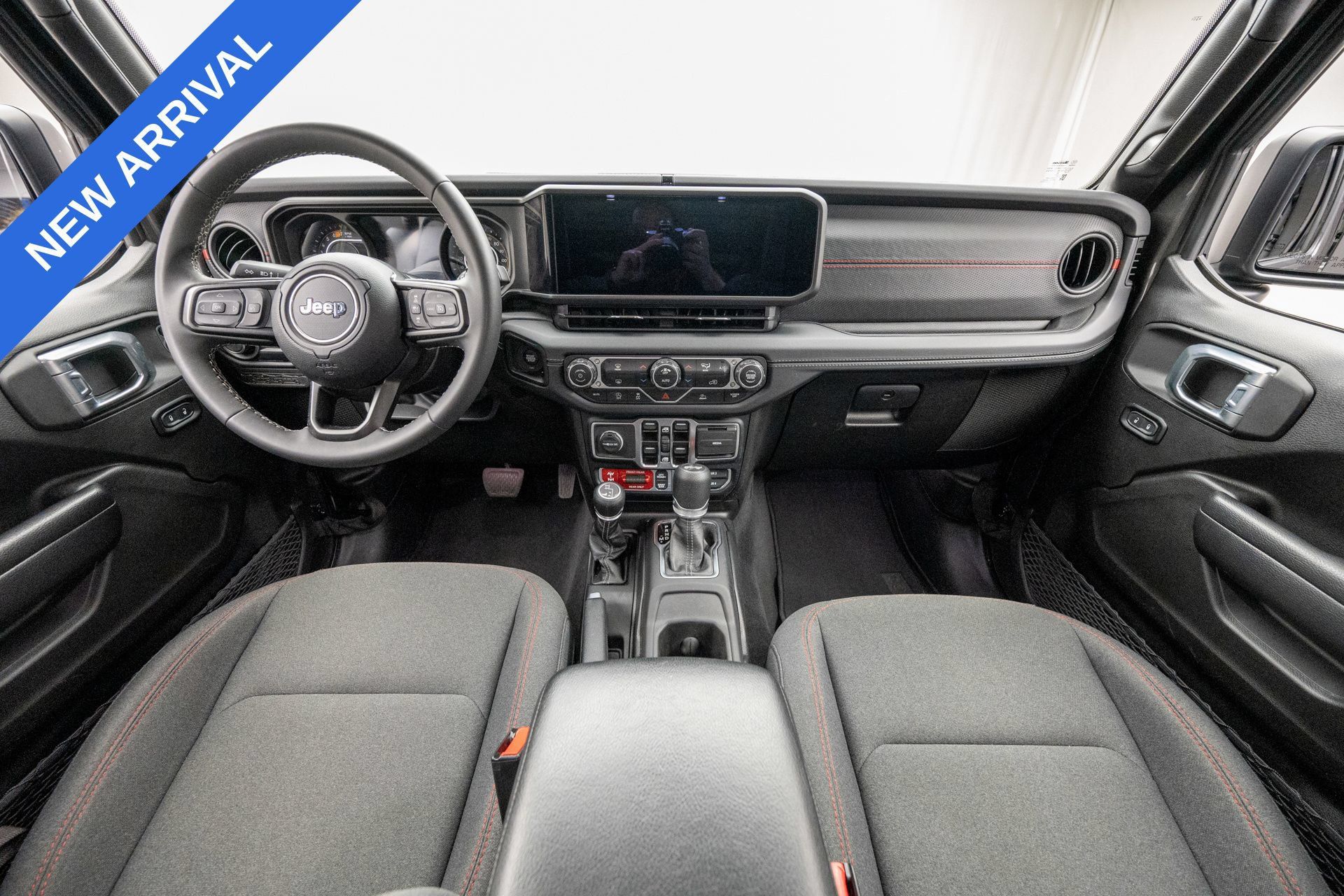 Used 2025 Jeep Wrangler Unlimited Rubicon AWD/4WD image 10