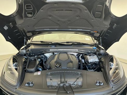 Used 2026 Porsche Macan AWD/4WD image 23