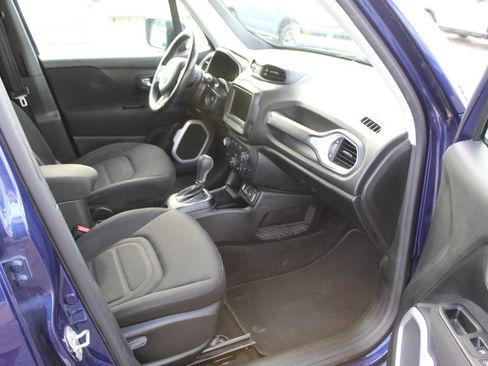 Used 2018 Jeep Renegade Latitude FWD image 12