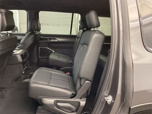 New 2026 Jeep Grand Wagoneer 2WD image 18