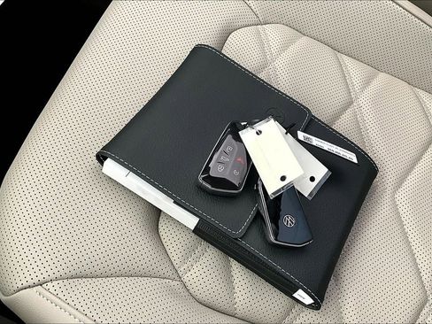 New 2026 Volkswagen Atlas SE w/ Black Wheel Package image 11