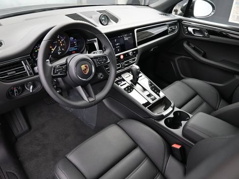 Certified 2026 Porsche Macan AWD/4WD image 1