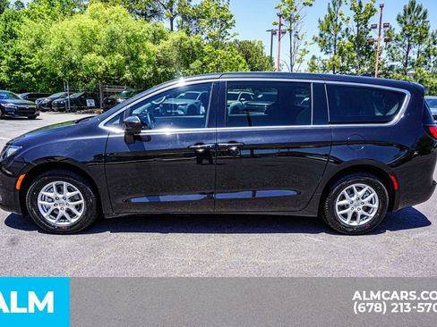 Used 2023 Chrysler Voyager LX FWD image 6