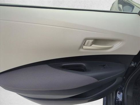 Used 2022 Toyota Corolla LE FWD image 8