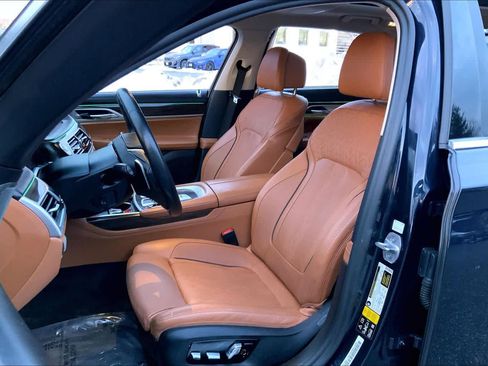 Used 2020 BMW 750i xDrive w/ Autobahn Package image 8