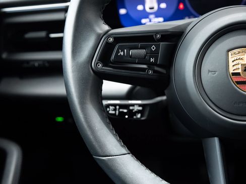 Certified 2025 Porsche Macan Electric RWD image 15