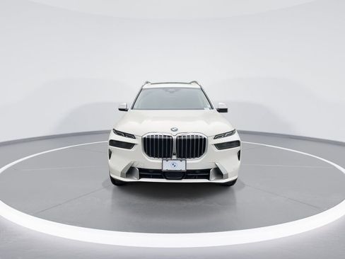 Used 2026 BMW X7 xDrive40i w/ Premium Package image 3