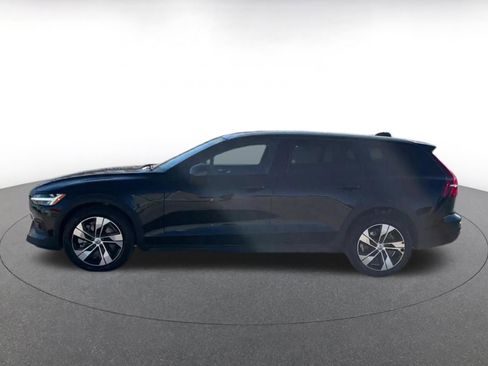 Used 2025 Volvo V60 B5 Cross Country Plus image 9
