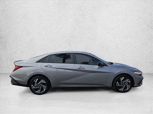 Certified 2025 Hyundai Elantra SEL image 4