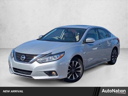 Used 2016 Nissan Altima 2.5 SL w/ Moonroof Package