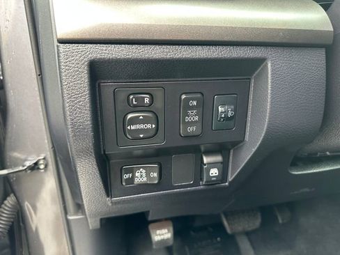 Used 2017 Toyota Tundra SR5 image 11