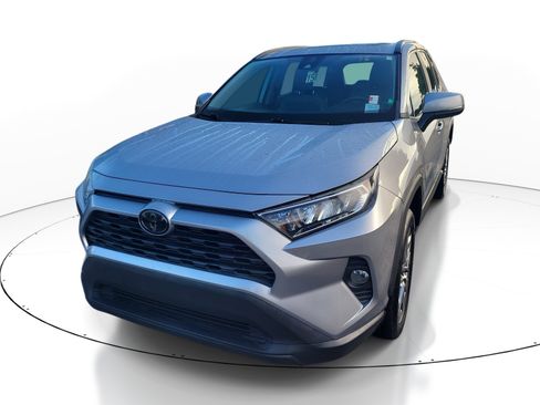 Used 2020 Toyota RAV4 XLE Premium FWD image 2
