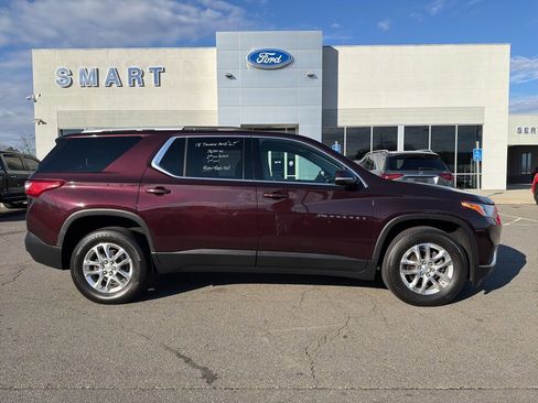 Used 2018 Chevrolet Traverse LT image 1