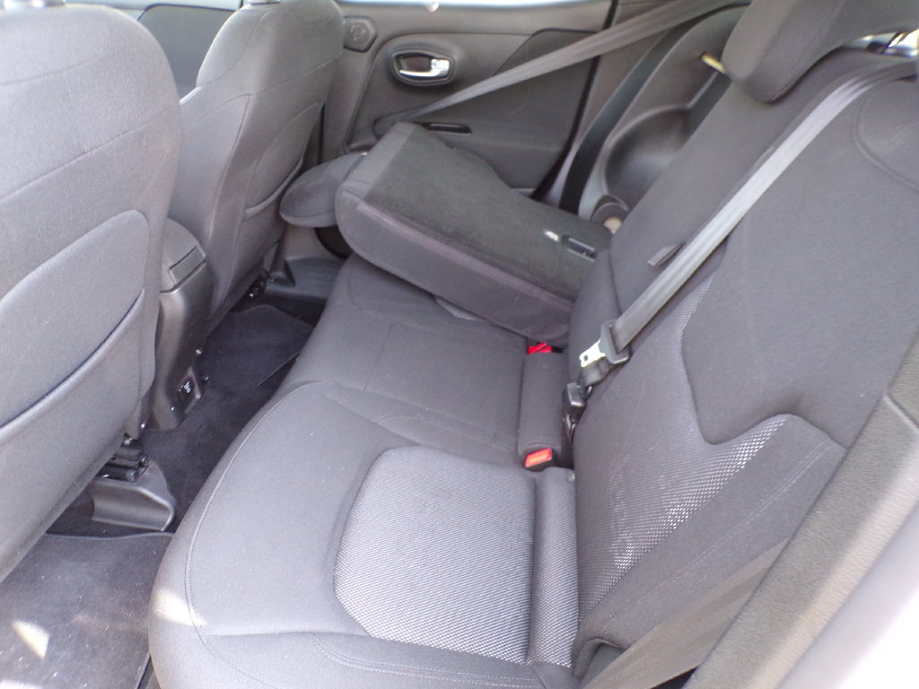 Used 2015 Jeep Renegade Latitude w/ Popular Equipment Group AWD/4WD image 15