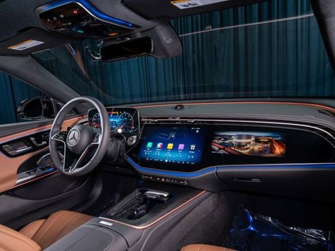 New 2026 Mercedes-Benz E 350 4MATIC Sedan image 4