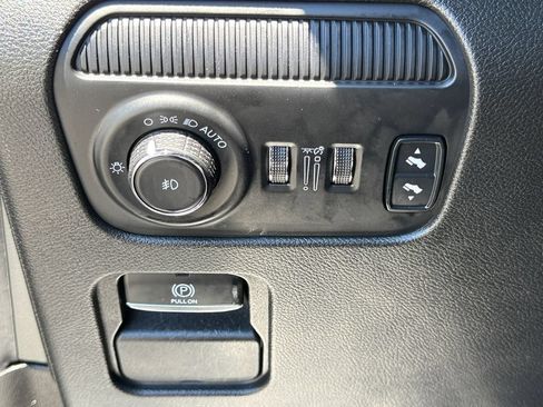 Used 2024 Jeep Wagoneer L Series II w/ Flexible Seating Group RWD image 21