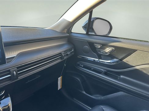 New 2026 Lincoln Corsair Premiere image 16