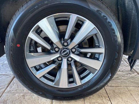 Certified 2025 Nissan Pathfinder SL FWD image 11