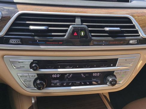 Used 2018 BMW 740e xDrive image 29