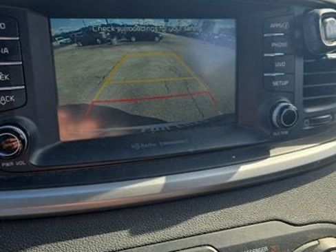 Used 2017 Kia Sorento FWD w/ LX Convenience Package image 4