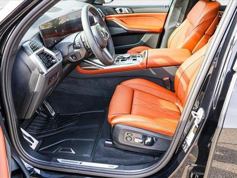 Used 2025 BMW X7 M60i w/ Climate Comfort Package image 12