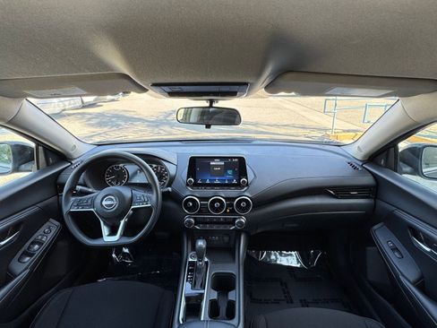 Used 2025 Nissan Sentra SV image 32