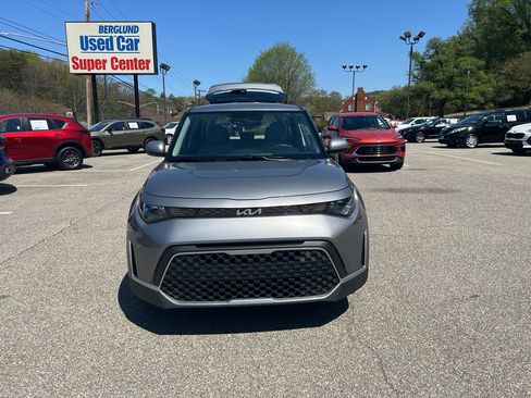Used 2025 Kia Soul LX w/ LX Technology Package image 2