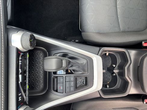 Used 2025 Toyota RAV4 XLE image 41