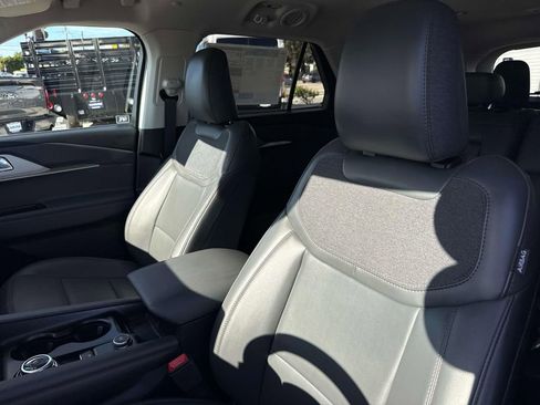 Used 2025 Ford Explorer Active w/ Active Comfort Package image 27