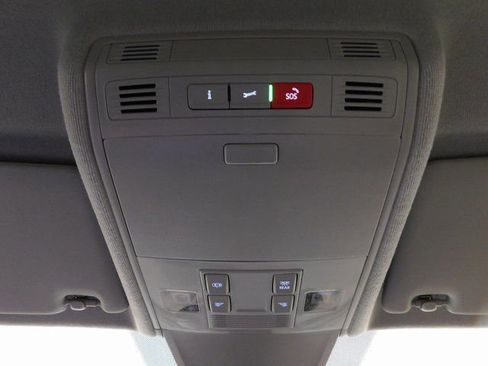 Used 2024 Volkswagen Tiguan S image 34