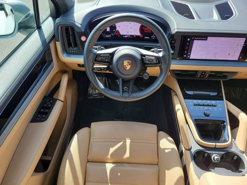Certified 2025 Porsche Cayenne image 21