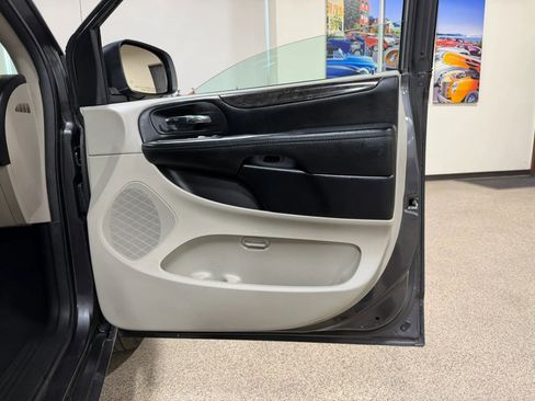 Used 2019 Dodge Grand Caravan SE w/ Rear Park Assist Package FWD image 25