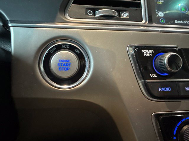 Used 2015 Hyundai Sonata Limited w/ Option Group 05 FWD image 17
