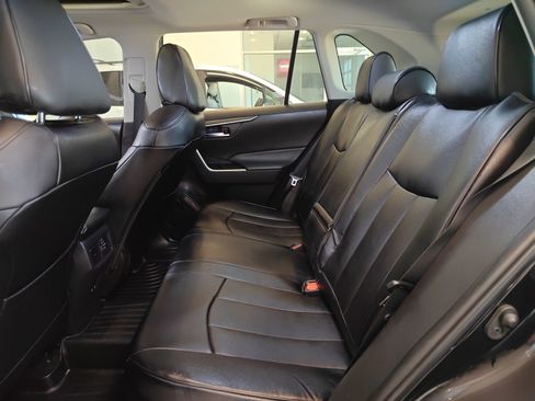 Used 2021 Toyota RAV4 XLE w/ Convenience Package AWD/4WD image 11