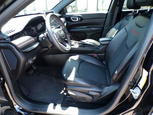 Used 2024 Jeep Compass Trailhawk AWD/4WD image 11