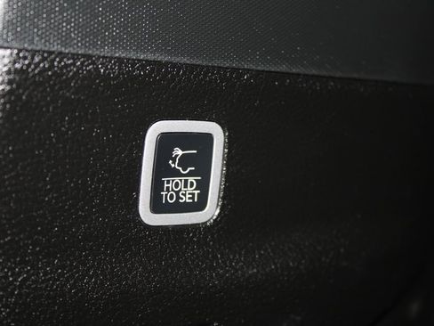 Used 2025 Jeep Wagoneer L Series II w/ 8-pass Seating Package image 27