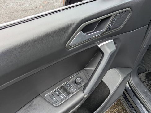 Used 2020 Volkswagen Tiguan SE w/ Panoramic Sunroof Package image 11