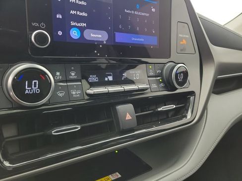 Used 2023 Toyota Highlander XLE FWD image 33
