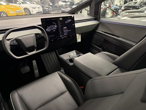 Used 2025 Tesla Cybertruck AWD Crew Cab image 53