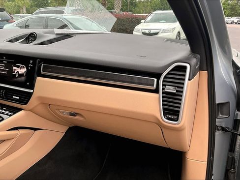Used 2022 Porsche Cayenne E-Hybrid AWD/4WD image 17