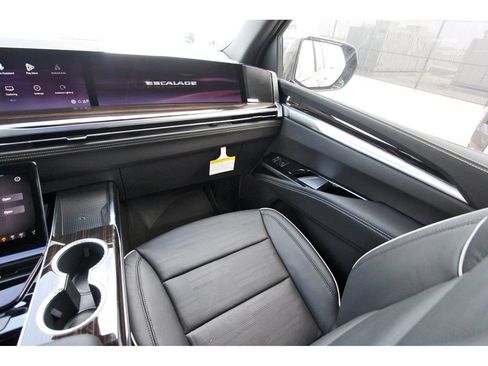 New 2026 Cadillac Escalade ESV Luxury w/ Touring Package AWD/4WD image 10