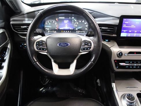 Used 2022 Ford Explorer XLT w/ Equipment Group 202A image 26