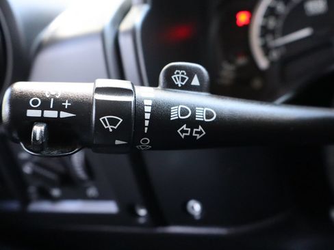 Used 2005 HUMMER H2 SUT w/ Preferred Equipment Group AWD/4WD image 33
