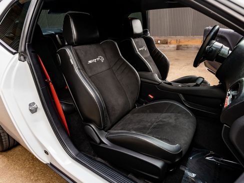 Used 2018 Dodge Challenger SRT Hellcat image 26