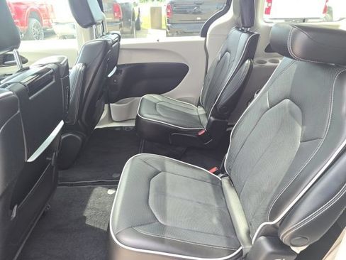 Used 2023 Chrysler Pacifica Limited w/ Uconnect Theater Family Group AWD/4WD image 19