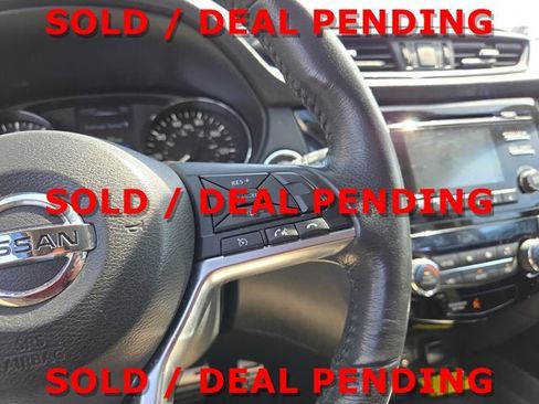Used 2017 Nissan Rogue SV AWD/4WD image 20