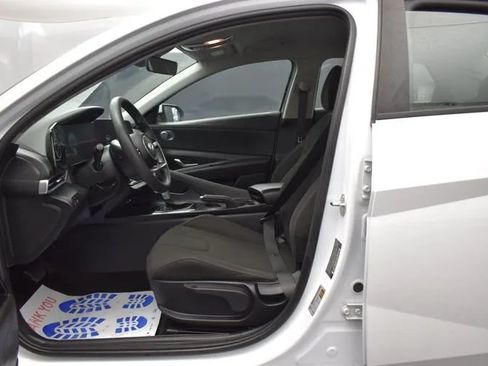 Used 2024 Hyundai Elantra SEL FWD image 14