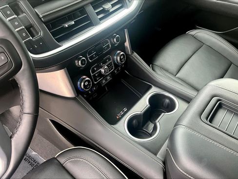 Used 2024 GMC Yukon SLT w/ SLT Luxury Package RWD image 15
