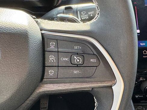 Used 2024 Jeep Grand Cherokee L Limited w/ Luxury Tech Group II image 20